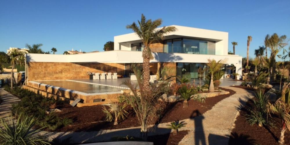 moradia isolada unifamiliar ferragudo estombar carvoeiro lagoa algarve projeto arquitetura arquitectura obra de construção